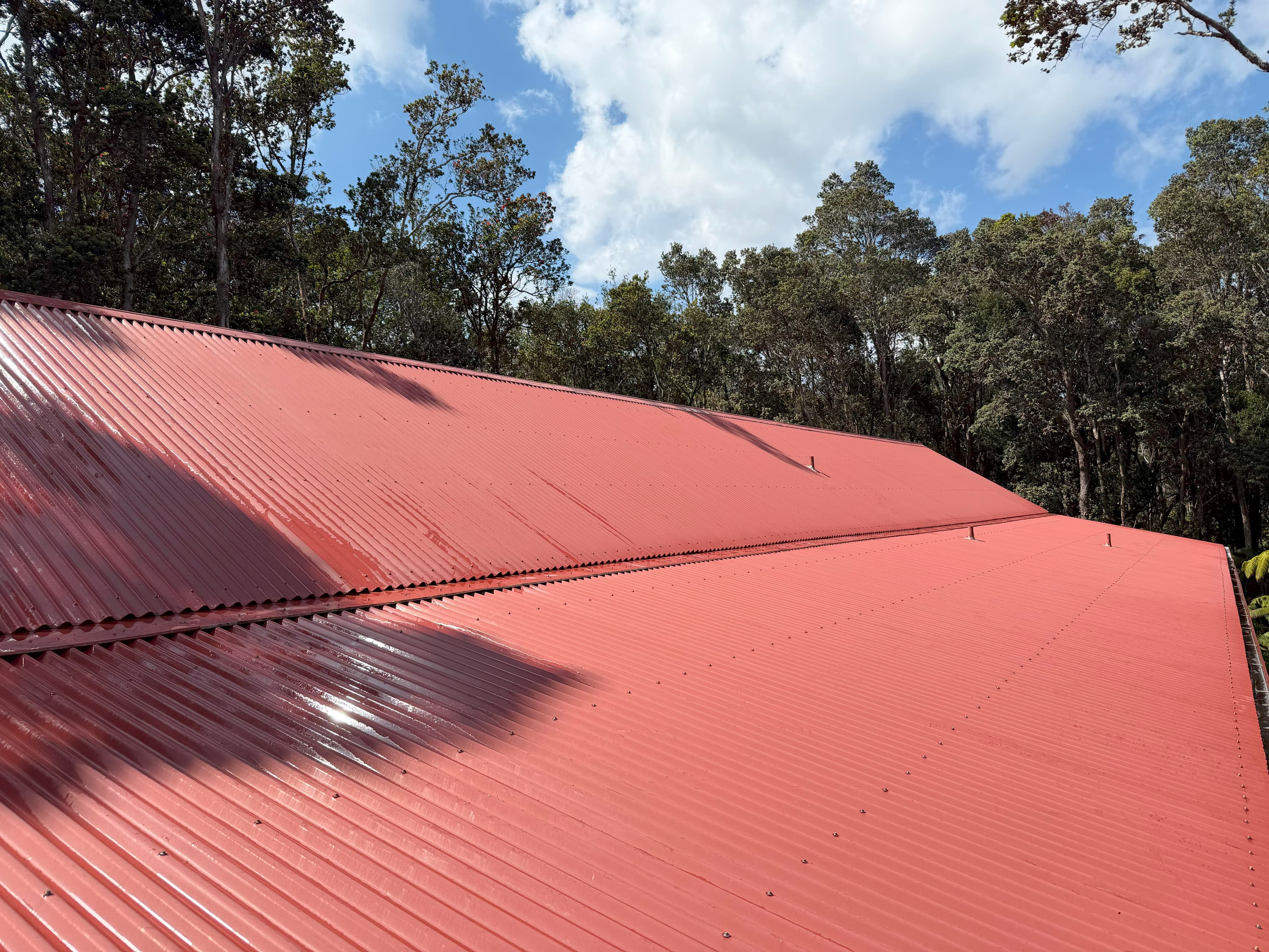 Roof soft washing service in Kapolei Hawaii