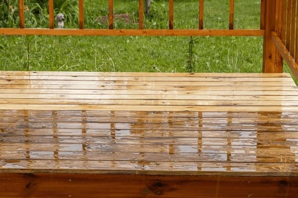 Deck cleaning before and after on Oahu Hawaii