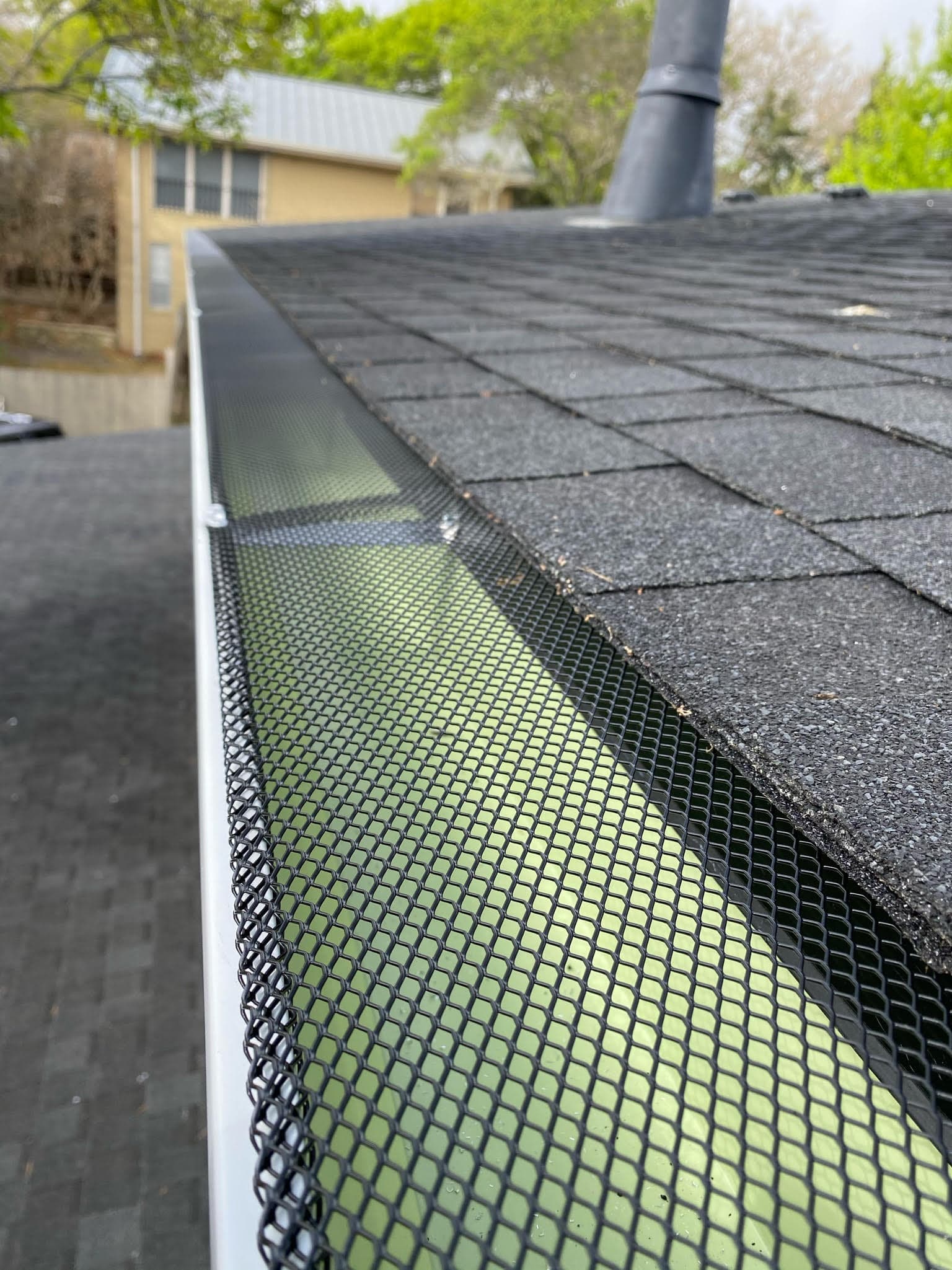 Clean gutters after professional cleaning on Oahu Hawaii