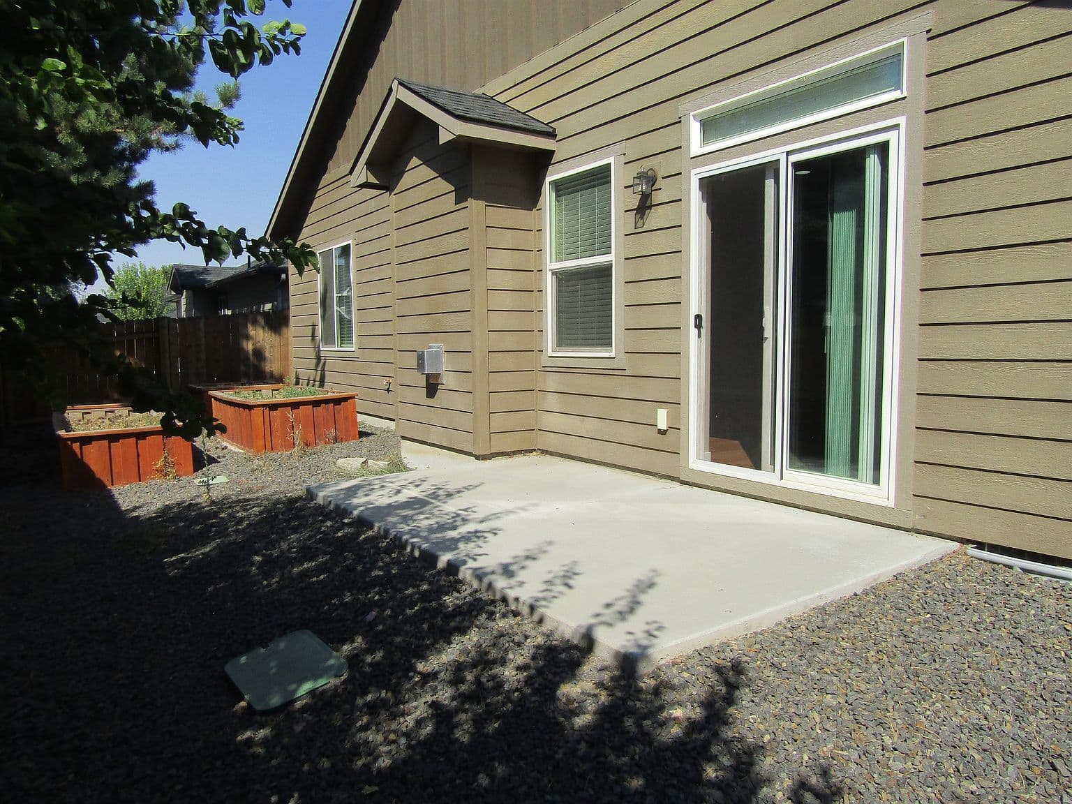 Gutter cleaning service on Oahu Hawaii