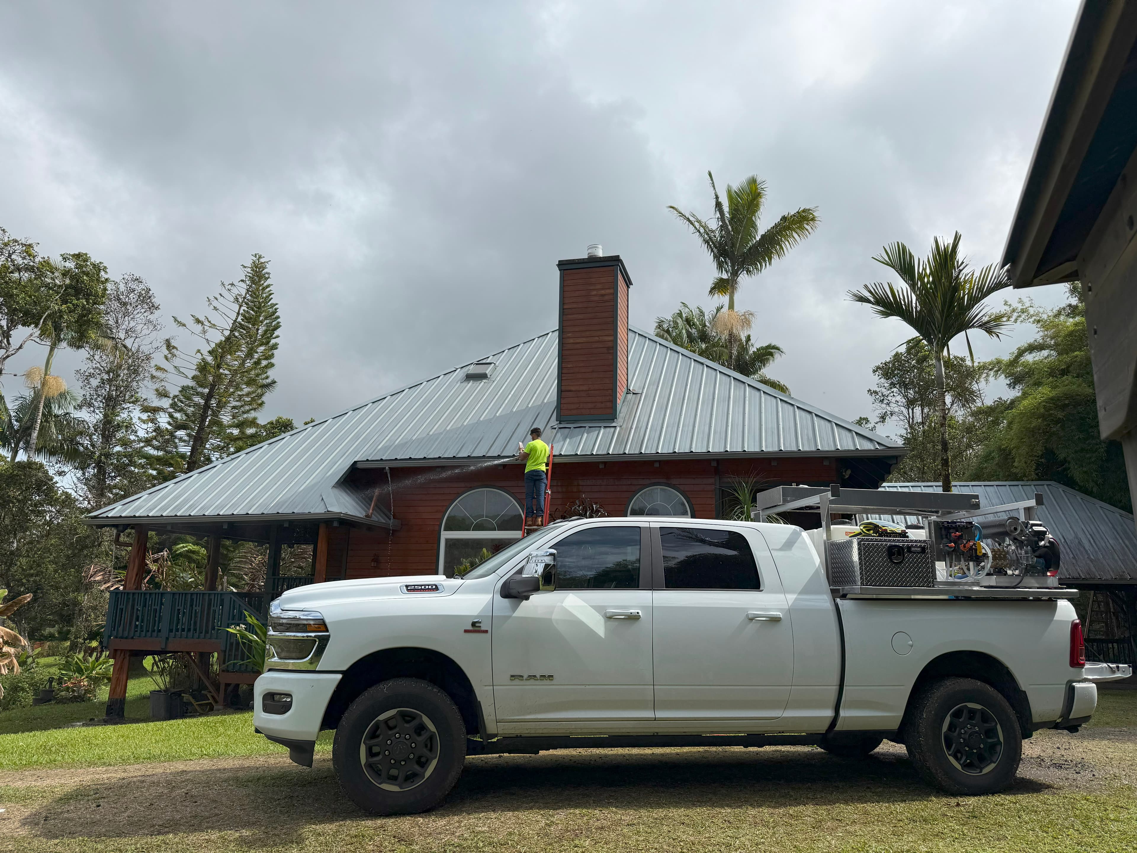 House exterior before washing on Oahu Hawaii